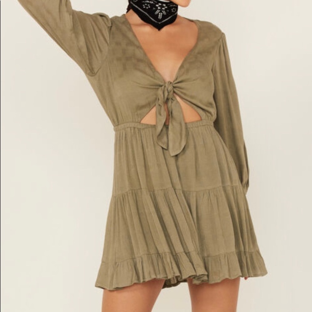 LUSH WOMEN'S TIE FRONT CUTOUT TIERED LONG SLEEVE DRESS
